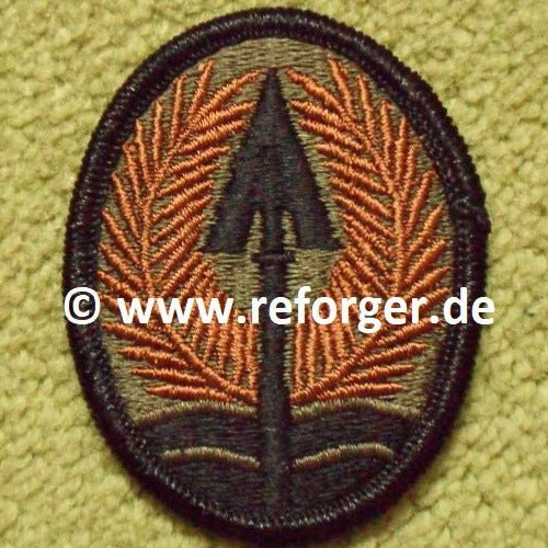 Ovalförmiges Patch des Multi-National Corps Iraq der US-Armee, mit einem Speer in der Mitte, umrahmt von einem Palmenkranz