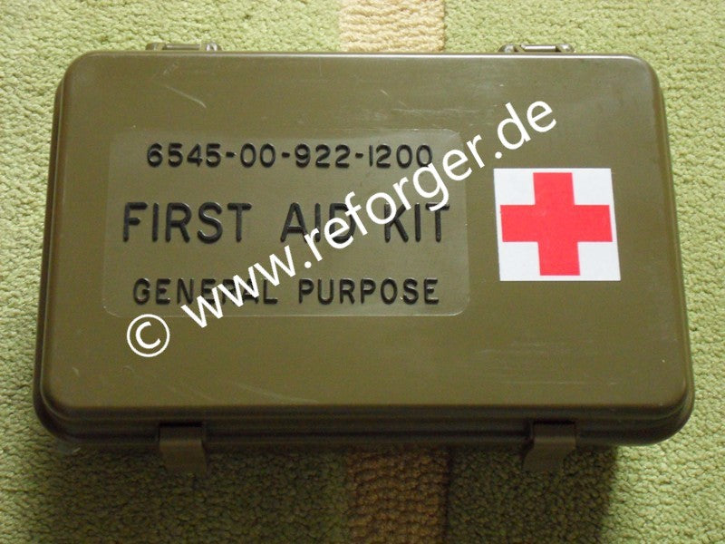 Olivgrüne Kunststoffbox, US Army First Aid Kit – General Purpose. Verbandskasten für Militärfahrzeuge.