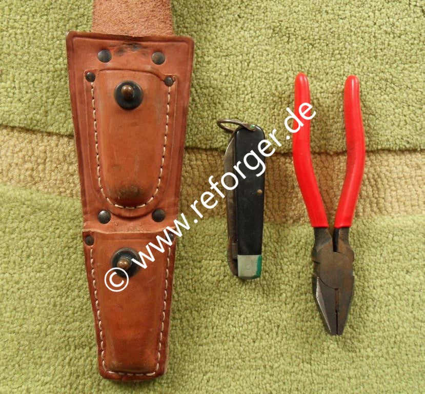 US Signal Corps Tool Kit CS-34 mit Inhalt: 1x Messer und 1x Zange, vielseitiges Werkzeugset für Outdoor und Einsatz