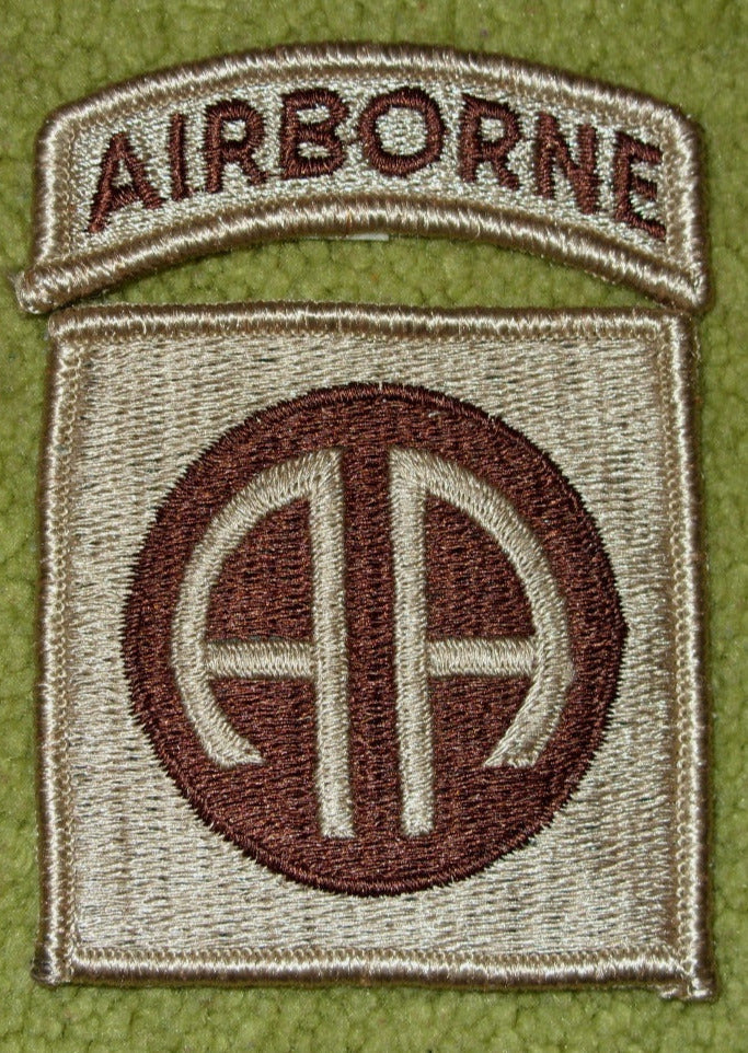 82nd Airborne Division Desert Patch – US Army Aufnäher in beige und Tarnfarben für DCU Uniformen, „AA“ für „All Americans“, für den taktischen Einsatz in der Wüste