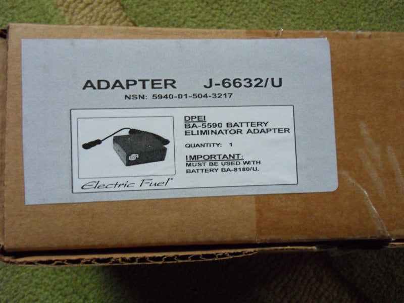 Verpackung des Ladeadapters J-6632/U – Originalverpackung für den Batterie Eliminator Adapter